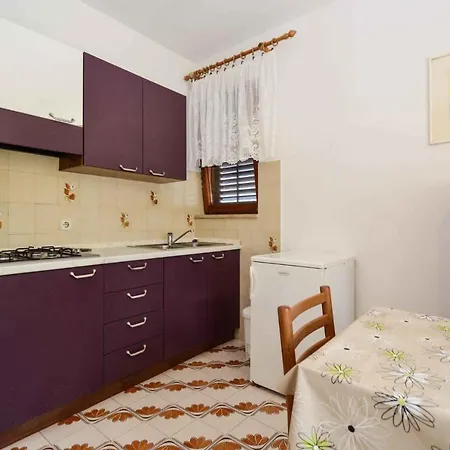 Silvia By Interhome * Pula