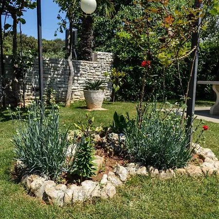 Silvia By Interhome Pula