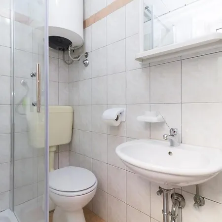 Silvia By Interhome * Pula