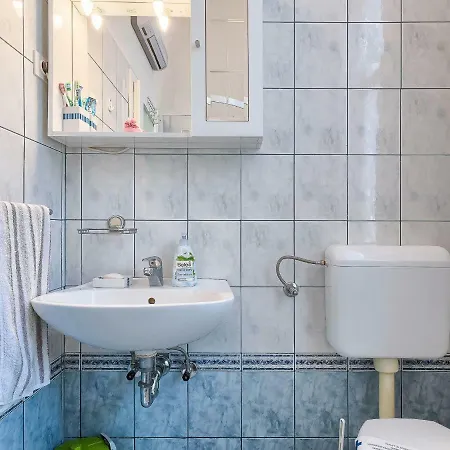 Silvia By Interhome Pula