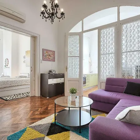 Silvia By Interhome Pula