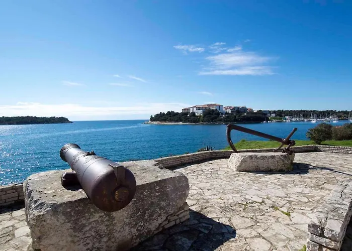 Silvia By Interhome 풀라