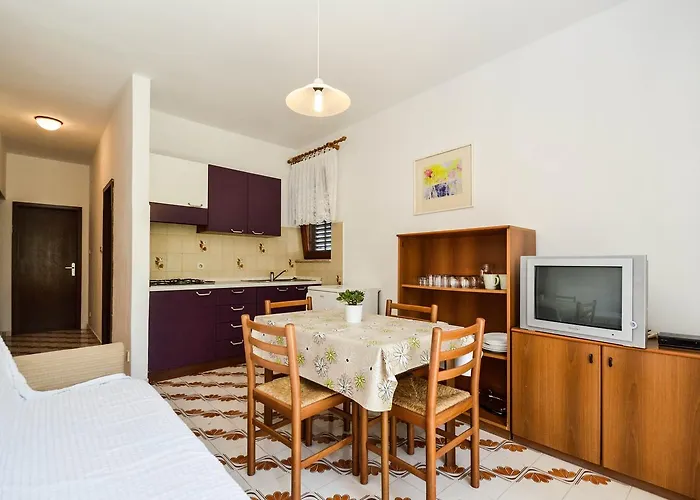 Silvia By Interhome * Pula