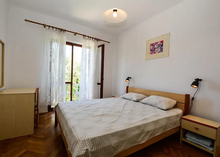 Silvia By Interhome * 풀라