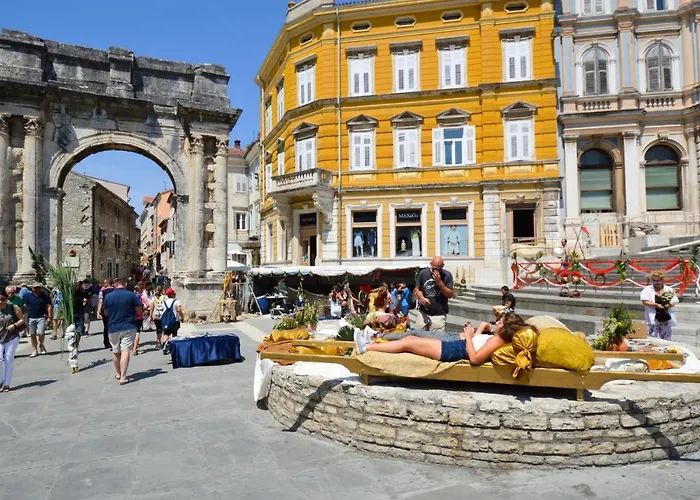 Silvia By Interhome Daire Pula