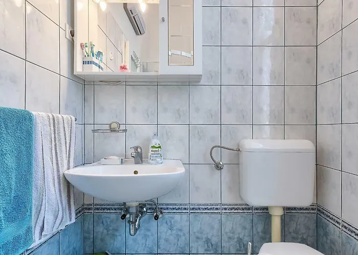 Silvia By Interhome 풀라