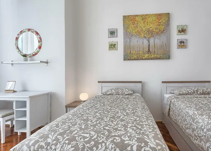 Silvia By Interhome Daire Pula