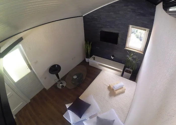 Silvia By Interhome * 풀라