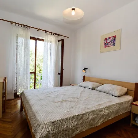Silvia By Interhome * פולה