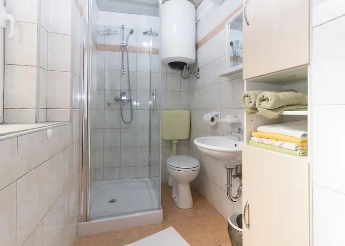 Silvia By Interhome Pula