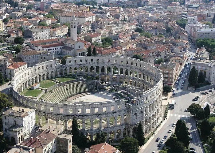 Silvia By Interhome * Pula