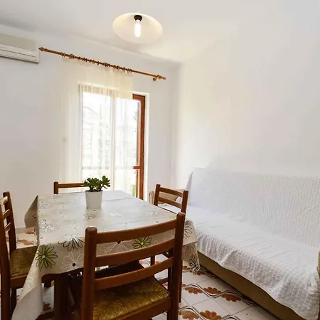 Appartamento Silvia By Interhome Pola