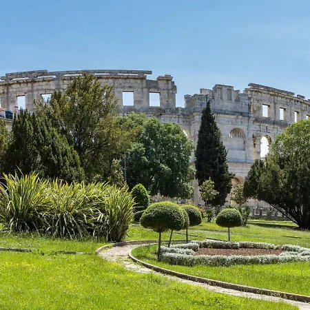 Silvia By Interhome *