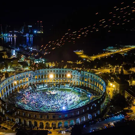 Appartamento Silvia By Interhome Pola